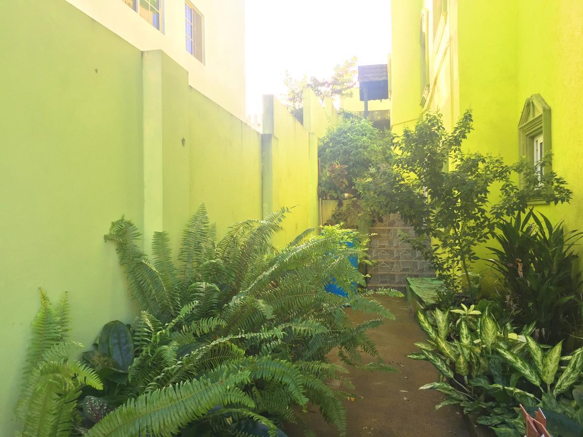 Yaad Hostel Teluk Montego Bagian luar foto
