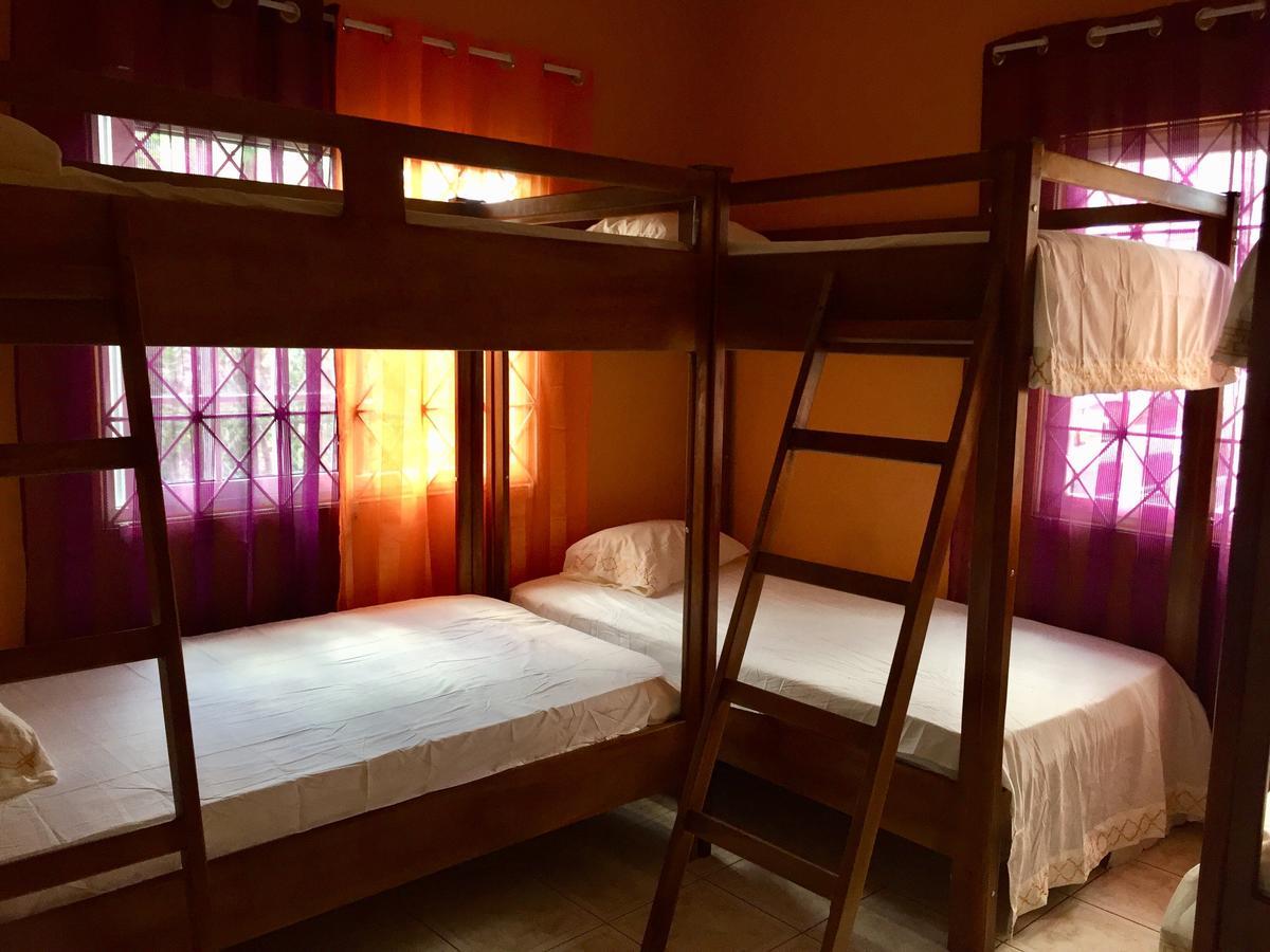 Yaad Hostel Teluk Montego Bagian luar foto