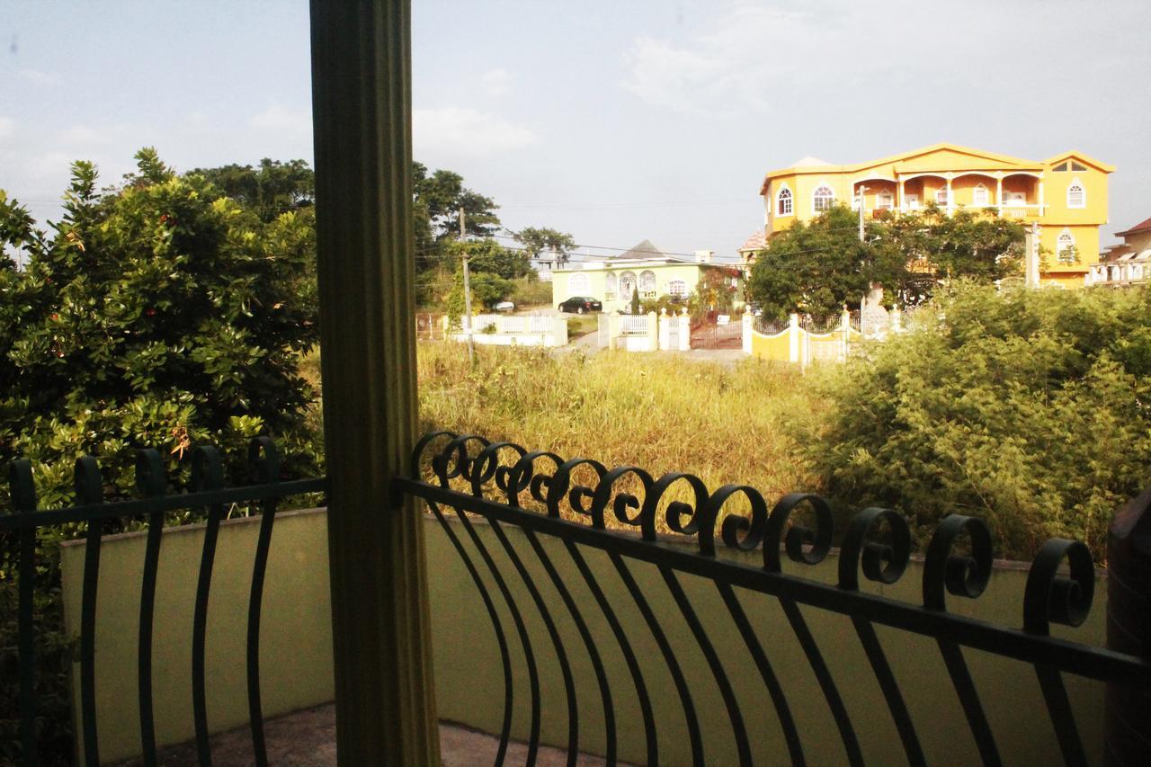 Yaad Hostel Teluk Montego Bagian luar foto