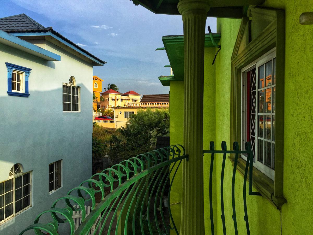 Yaad Hostel Teluk Montego Bagian luar foto