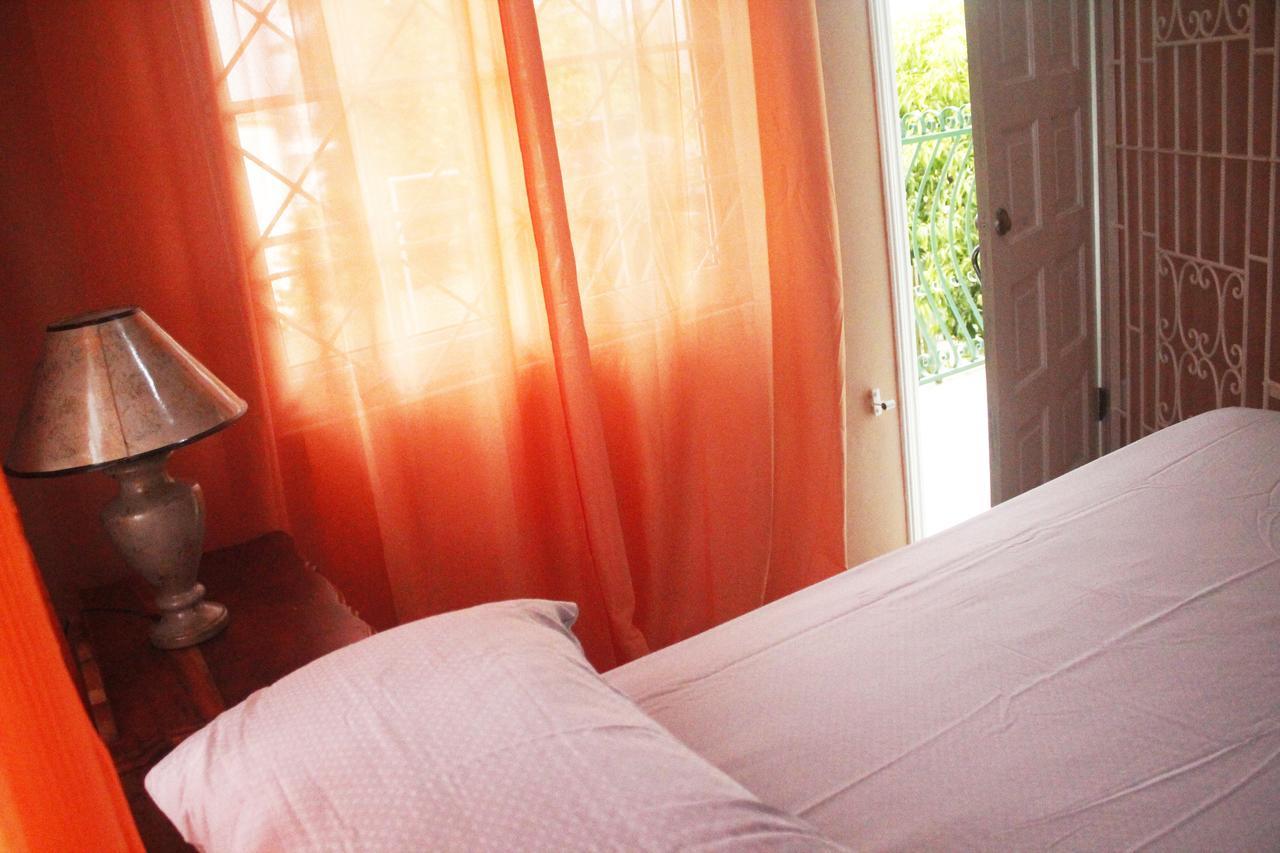 Yaad Hostel Teluk Montego Bagian luar foto