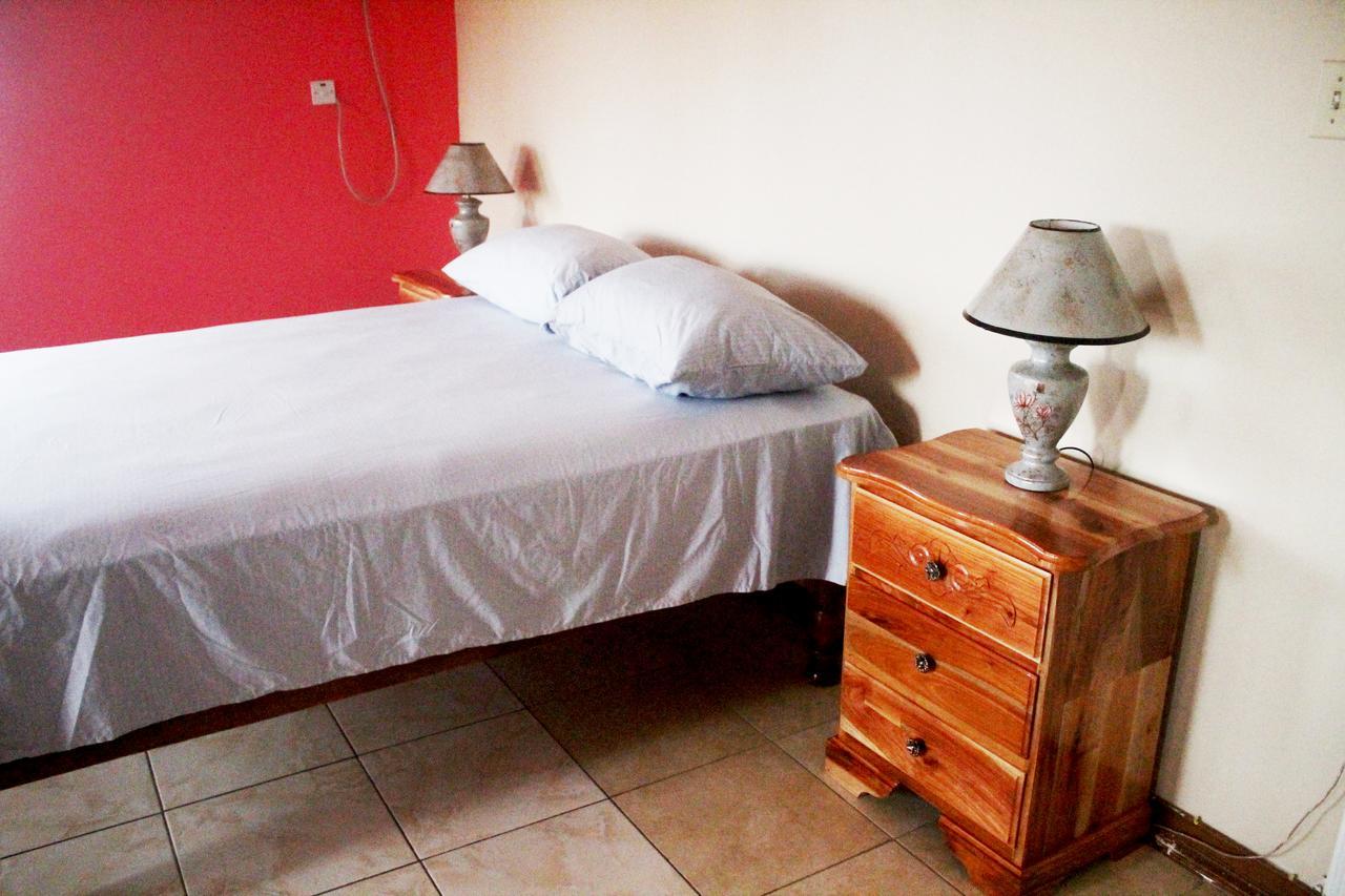 Yaad Hostel Teluk Montego Bagian luar foto