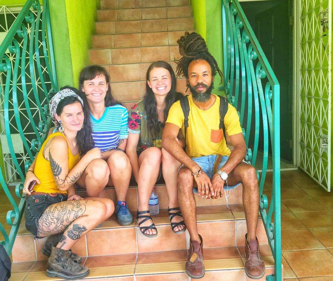 Yaad Hostel Teluk Montego Bagian luar foto